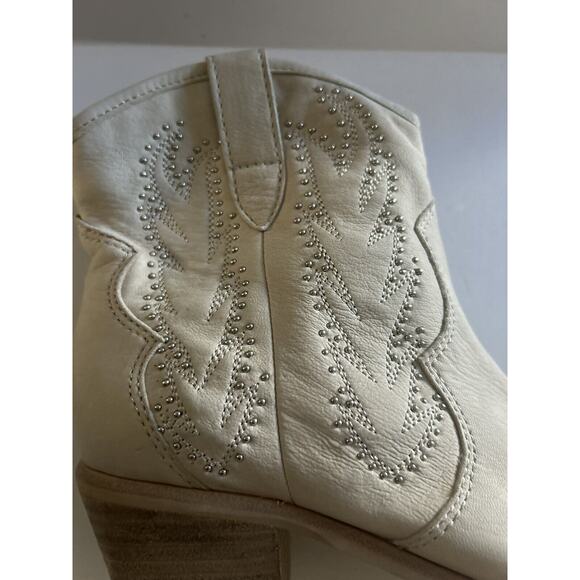 DOLCE VITA Point Toe Block Heel Fx Suede Western Ankle Booties Ivory Cream Sz 6 - Picture 7 of 13